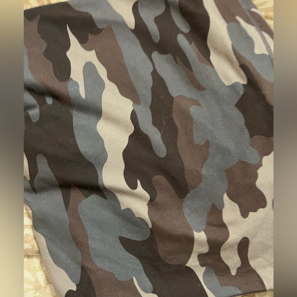 Camo work out tank - Picture 3 of 3